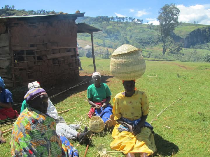 Chemosopisyek sustainably makes artifacts with bamboo.